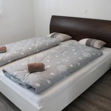 Modern 모던 Entrelagos